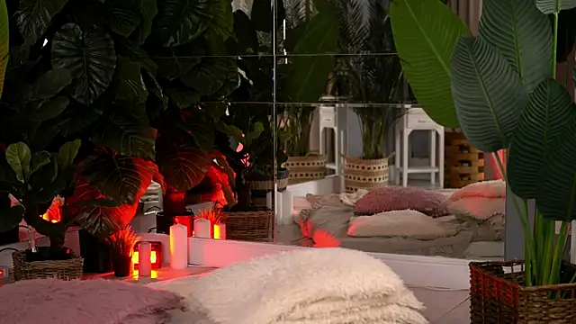 Snapshot of KellyMathews chatting on January 12, 1:12 am KellyMathews online show from January 12, 1:12 am