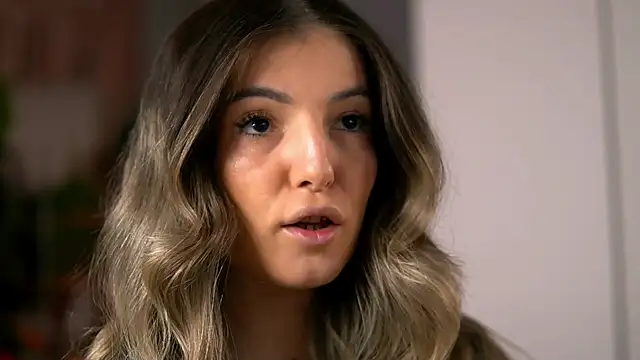 KellyMathews online show from April 3, 2:18 am