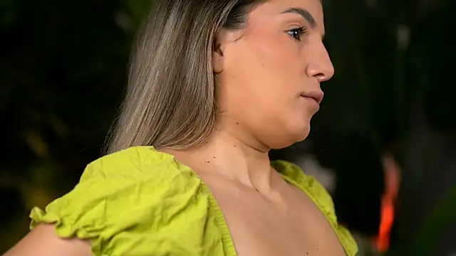 Snapshot of KellyMathews chatting on February 25, 2:45 am KellyMathews online show from February 25, 2:45 am