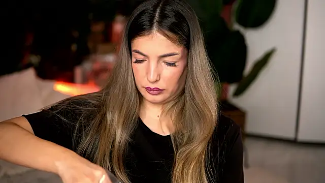 Snapshot of KellyMathews chatting on February 13, 2:55 am KellyMathews online show from February 13, 2:55 am