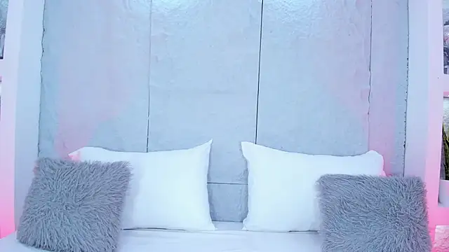 MiaCollson online show from December 15, 5:19 pm