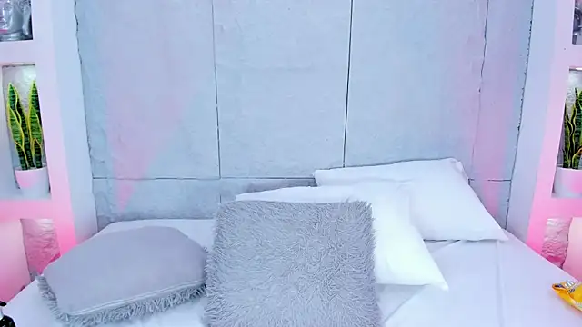 MiaCollson online show from December 13, 8:04 pm