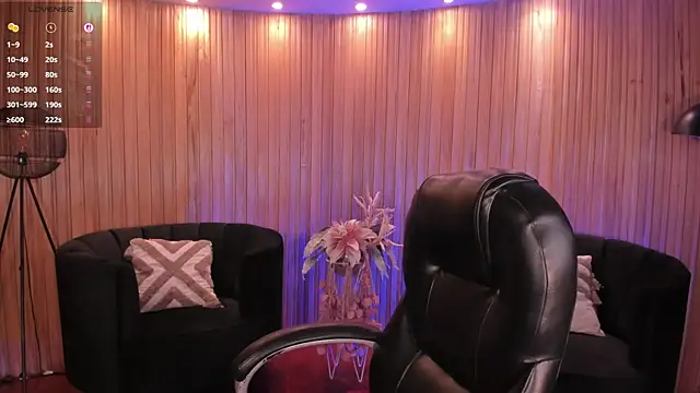 Snapshot of AmberLewis_ chatting on November 15, 2:37 am AmberLewis online show from November 15, 2:37 am