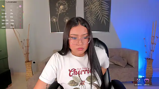 Snapshot of AmberLewis_ chatting on November 2, 11:10 pm AmberLewis online show from November 2, 11:10 pm