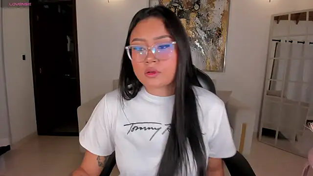 Snapshot of AmberLewis_ chatting on November 16, 10:46 pm AmberLewis online show from November 16, 10:46 pm