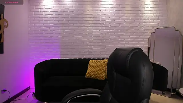 Snapshot of AmberLewis_ chatting on November 29, 2:44 am AmberLewis online show from November 29, 2:44 am