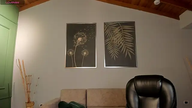 Snapshot of AmberLewis_ chatting on October 24, 3:05 am AmberLewis online show from October 24, 3:05 am