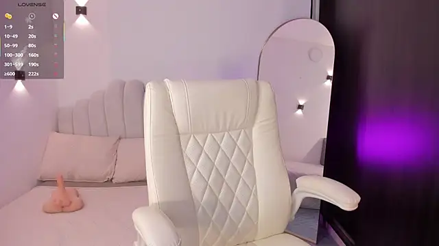 AmberLewis  online show from April 11, 10:46 pm