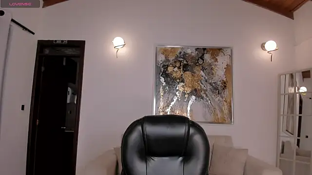 Snapshot of AmberLewis_ chatting on October 28, 3:29 am AmberLewis online show from October 28, 3:29 am