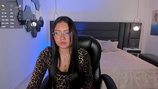 Snapshot of AmberLewis_ chatting on November 27, 11:27 pm AmberLewis online show from November 27, 11:27 pm