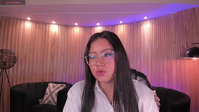 Snapshot of AmberLewis_ chatting on November 14, 3:21 am AmberLewis online show from November 14, 3:21 am