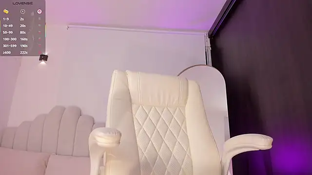 AmberLewis  online show from April 28, 2:27 am
