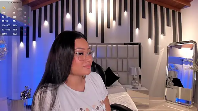 Snapshot of AmberLewis_ chatting on November 5, 3:20 am AmberLewis online show from November 5, 3:20 am