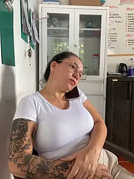 Snapshot of nurse_desi_sexlove chatting on June 17, 2:38 pm nurse desi sexlove online show from June 17, 2:38 pm
