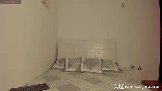 Norma-Jeaane online show from January 9, 9:22 pm