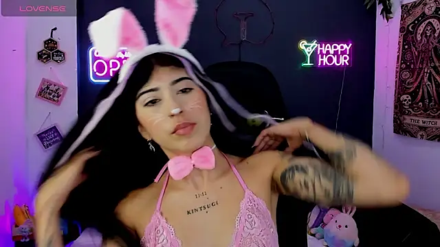 chaymae nah  online show from April 6, 3:13 am