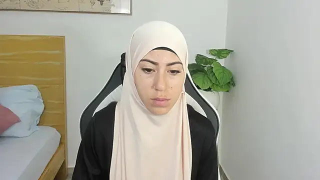 Snapshot of chaymae_nah_ chatting on February 11, 12:15 pm chaymae nah online show from February 11, 12:15 pm