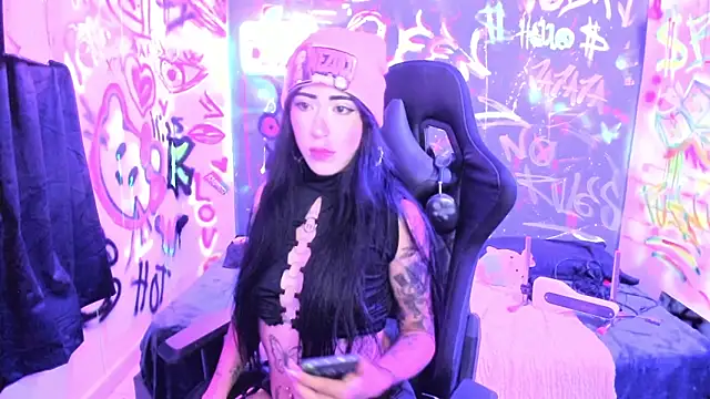 Snapshot of chaymae_nah_ chatting on April 29, 3:11 am chaymae nah online show from April 29, 3:11 am