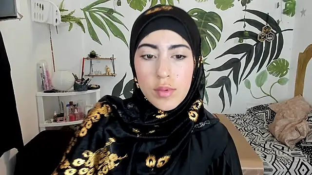 chaymae nah  online show from December 3, 1:21 pm