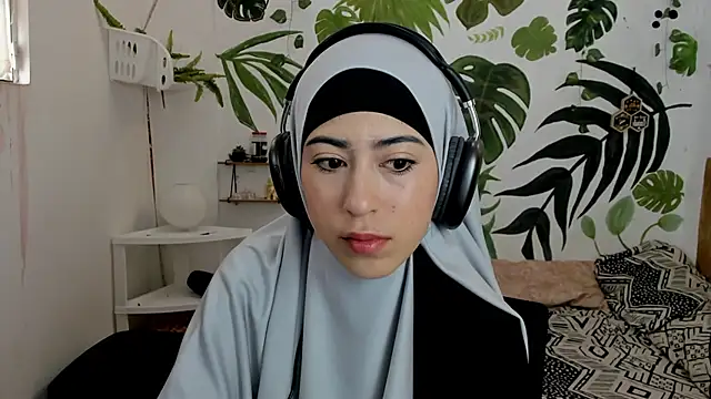 chaymae nah  online show from October 27, 2:51 pm