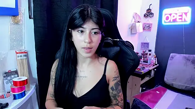 chaymae nah  online show from April 22, 1:56 am