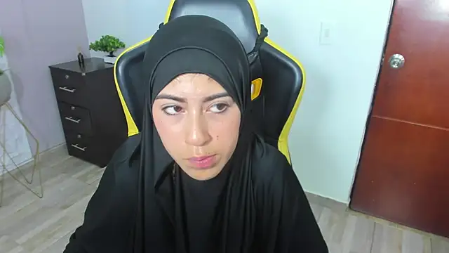 Snapshot of chaymae_nah_ chatting on March 19, 10:31 pm chaymae nah online show from March 19, 10:31 pm