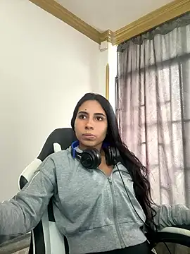 bella-black online show from January 13, 3:05 pm