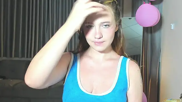 Snapshot of HanahCute chatting on March 8, 8:57 pm HanahCute online show from March 8, 8:57 pm