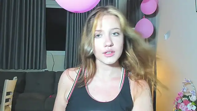 Snapshot of HanahCute chatting on March 7, 8:33 pm HanahCute online show from March 7, 8:33 pm