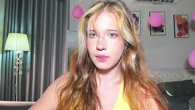 Snapshot of HanahCute chatting on March 1, 7:04 pm HanahCute online show from March 1, 7:04 pm