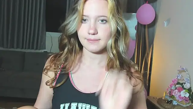 Snapshot of HanahCute chatting on March 7, 5:28 pm HanahCute online show from March 7, 5:28 pm