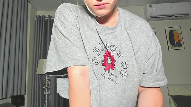 Snapshot of HanahCute chatting on February 25, 3:53 pm HanahCute online show from February 25, 3:53 pm