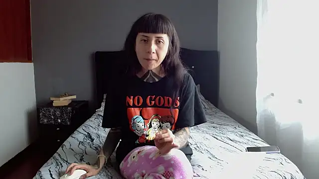 Snapshot of Emilia_1995 chatting on June 18, 3:50 pm Emilia 1995 online show from June 18, 3:50 pm