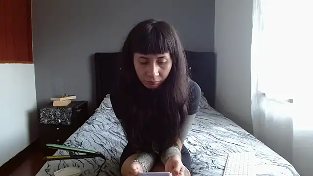 Snapshot of Emilia_1995 chatting on June 17, 4:06 pm Emilia 1995 online show from June 17, 4:06 pm