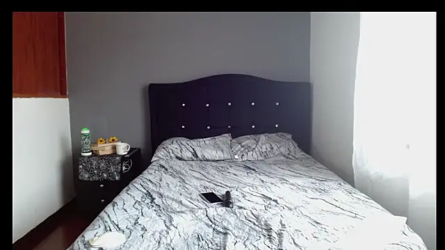 Emilia 1995 online show from April 8, 2:29 pm