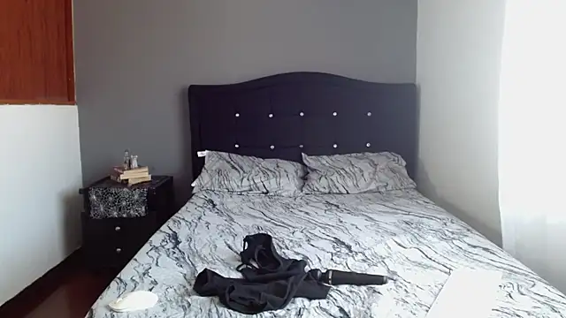 Emilia 1995 online show from November 11, 2:12 pm