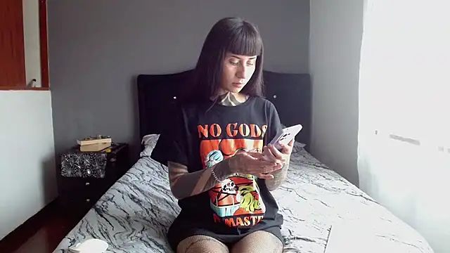 Snapshot of Emilia_1995 chatting on June 21, 6:14 pm Emilia 1995 online show from June 21, 6:14 pm