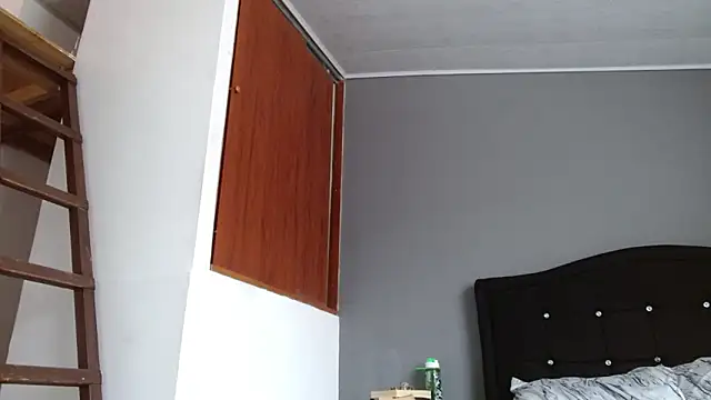Snapshot of Emilia_1995 chatting on June 3, 2:33 pm Emilia 1995 online show from June 3, 2:33 pm