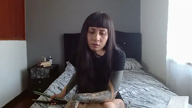 Emilia 1995 online show from November 21, 4:28 pm