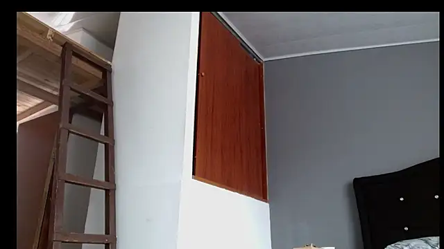 Snapshot of Emilia_1995 chatting on April 19, 6:10 pm Emilia 1995 online show from April 19, 6:10 pm