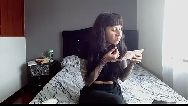 Emilia 1995 online show from December 3, 7:13 pm