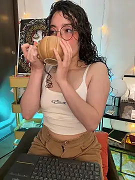 Snapshot of Antoniart_ chatting on October 5, 2:24 am Antoniart online show from October 5, 2:24 am