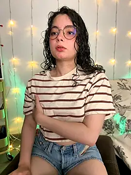 Snapshot of Antoniart_ chatting on October 12, 2:35 am Antoniart online show from October 12, 2:35 am
