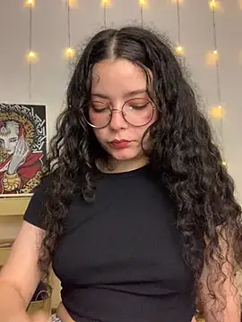 Snapshot of Antoniart_ chatting on March 5, 3:51 am Antoniart online show from March 5, 3:51 am