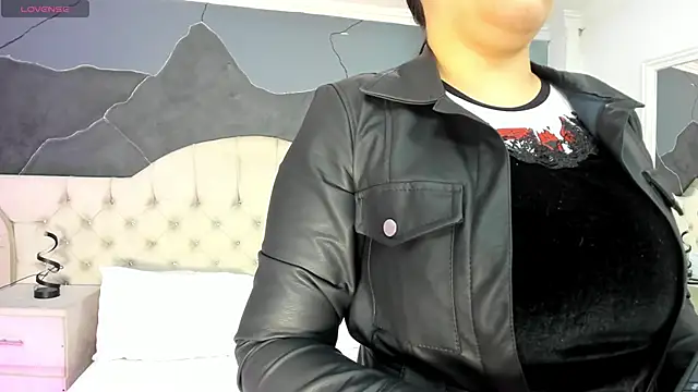 Snapshot of AmberGreyy_ chatting on September 21, 12:32 pm AmberGreyy online show from September 21, 12:32 pm