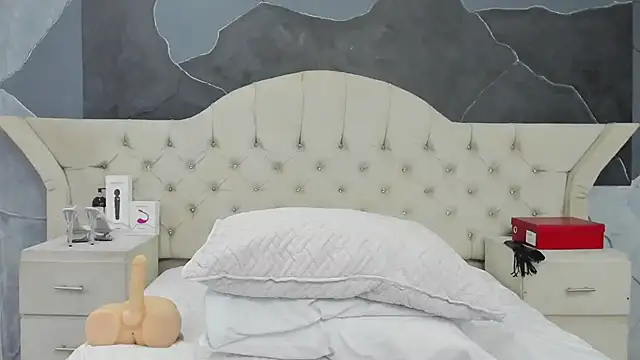 Snapshot of AmberGreyy_ chatting on March 9, 9:57 pm AmberGreyy online show from March 9, 9:57 pm