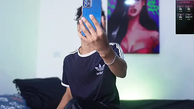 Snapshot of harrytwink18 chatting on January 6, 1:30 pm harrytwink18 online show from January 6, 1:30 pm