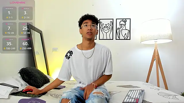 harrytwink18 online show from January 8, 7:31 pm