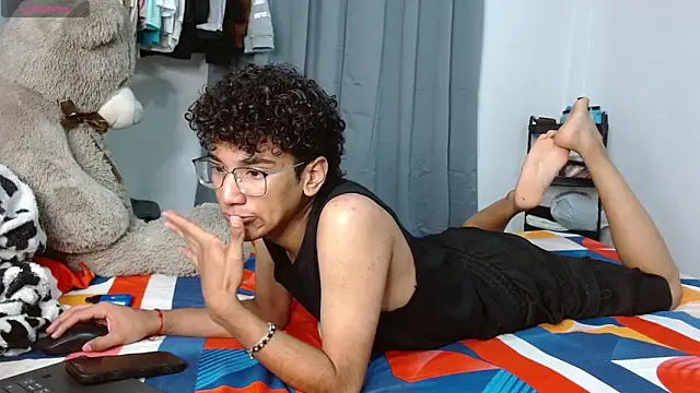 harrytwink18 online show from February 9, 2:59 pm