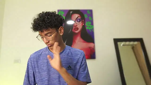 Snapshot of harrytwink18 chatting on December 11, 1:17 pm harrytwink18 online show from December 11, 1:17 pm